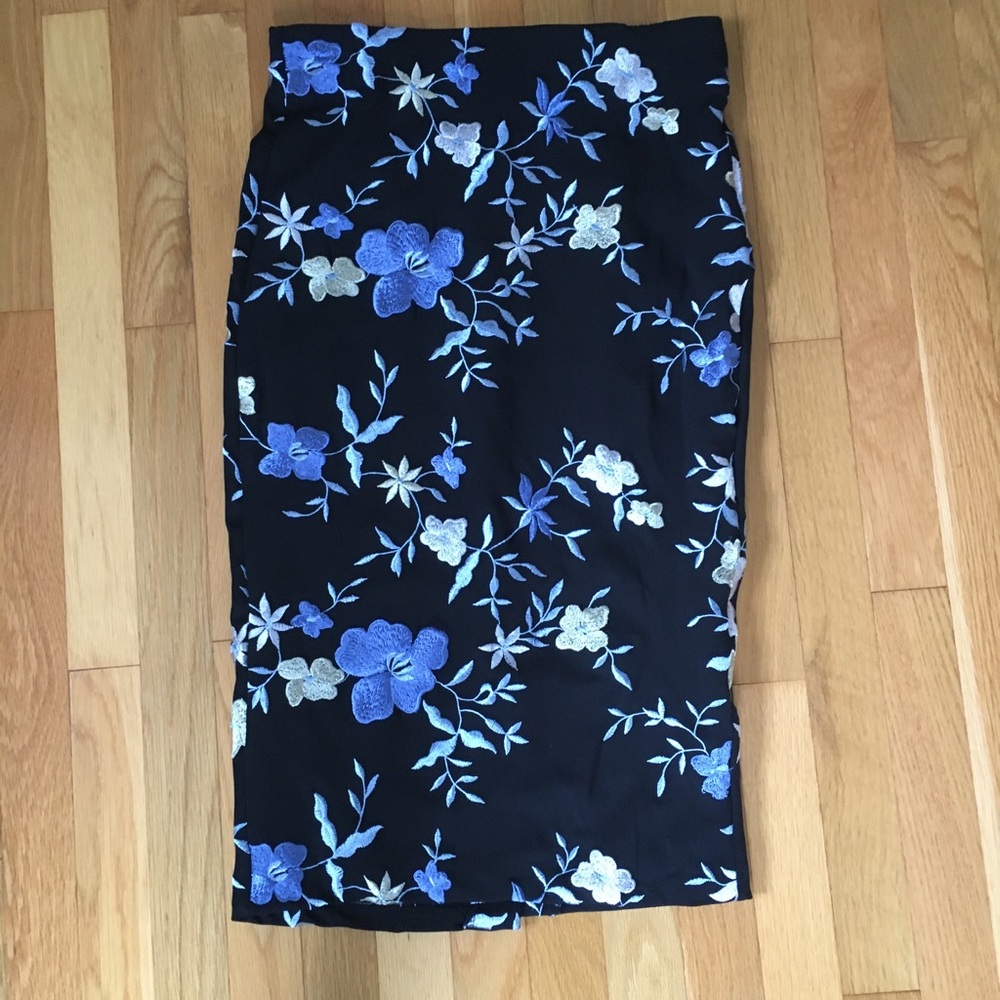 Easy care and wear pencil skirt